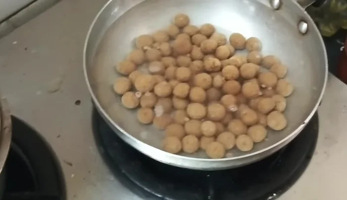 Add the boba balls to the boiling water and cook for 10 minutes, stirring occasionally.