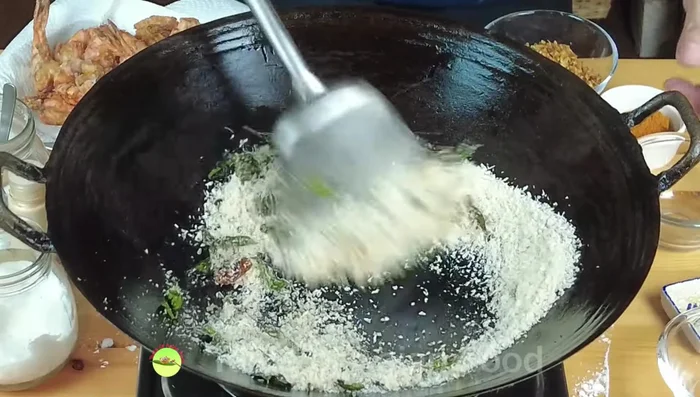 Add bread crumbs and seasonings: Add bread crumbs, Malaysian curry powder (optional), and stir-fry over low heat until bread crumbs are crispy. Adjust seasoning with salt, sugar, and white pepper.