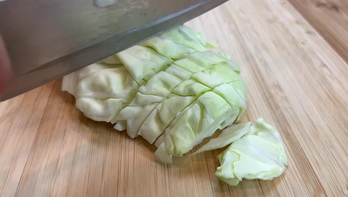 Cut the cabbage into strips.
