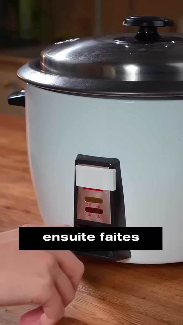 Cook the rice with a lid on.