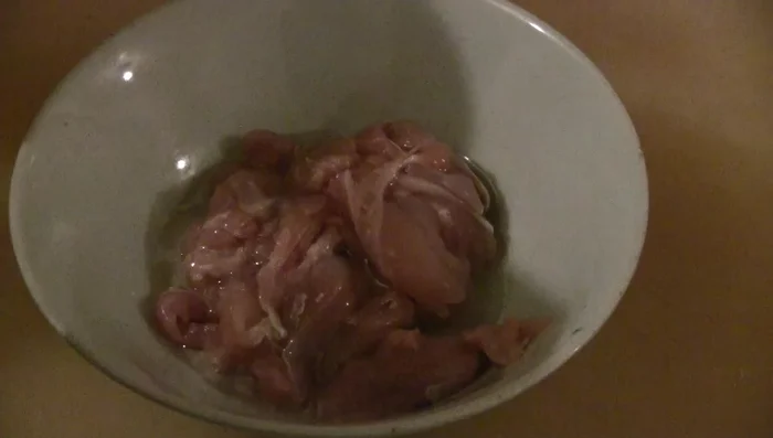 In a bowl, combine the chicken, 2 tbsp cooking oil, 1/2 tsp cornstarch, sesame oil, and 1 tsp light soy sauce. Marinate for at least 3 hours (or overnight).