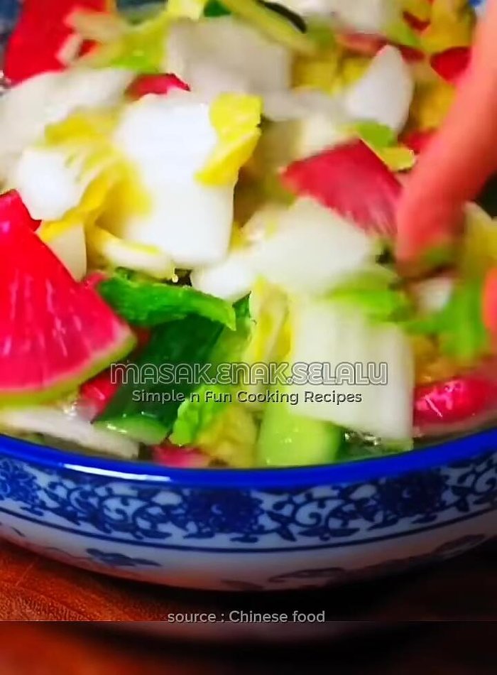 Rinse the salted vegetables several times with clean water.