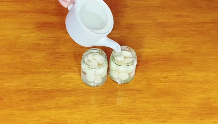 Cover the jars tightly.