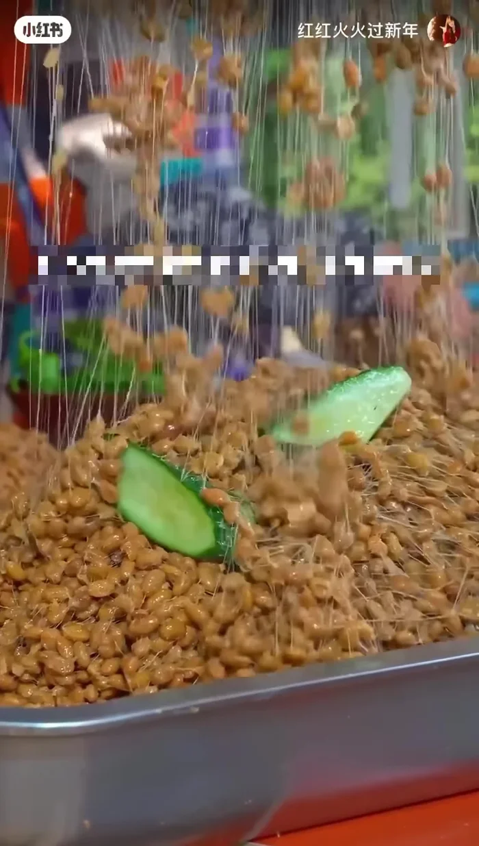 Prepare 2 catties of soybeans. Remove bad beans.