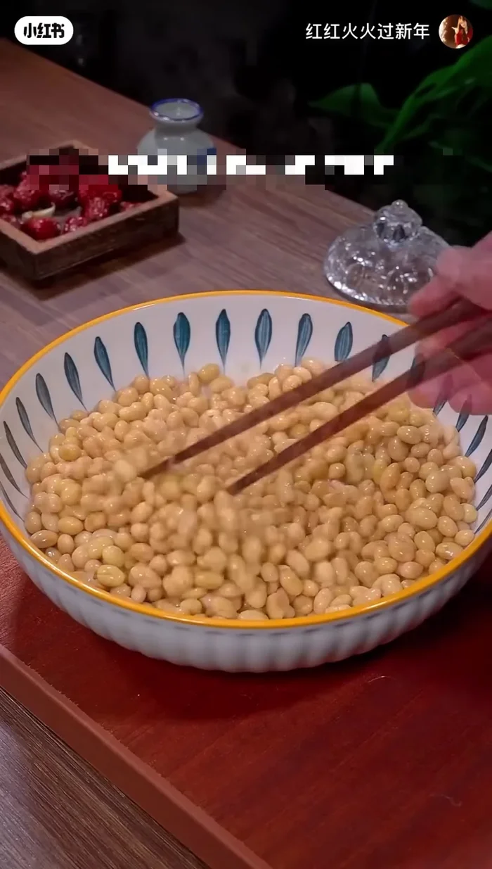 Let the crushed beans dry slightly until warm.