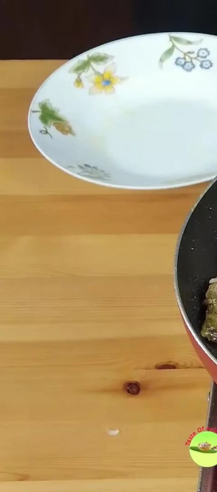 Return the fried fish to the pan and gently mix to coat with the sauce. Add sesame oil.
