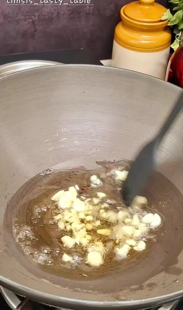 Heat 2 tablespoons of oil in a pan. Add finely chopped ginger and garlic (1 tablespoon each). Saute for a while.
