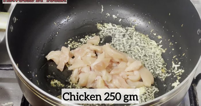 Add garlic to oil, then add fried chicken, and sauté until golden brown. (253.68)