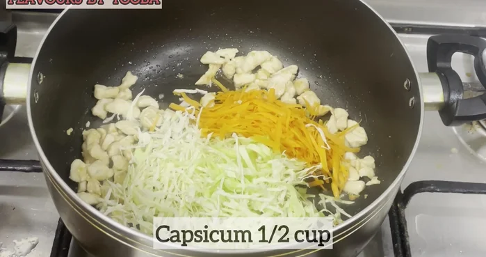 Add colorful vegetables (capsicum, carrot, cabbage) and stir-fry until slightly crisp. (275.36)