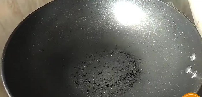 Place the pork belly and chicken in the pot with other ingredients.