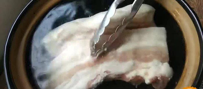 Prepare the pork belly: Cut the pork belly into bite-sized pieces.