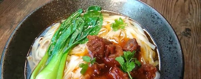 Garnish with scallions or other desired toppings before serving.