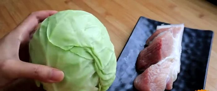 Prepare the chili peppers, garlic, and ginger (mince or slice as desired).
