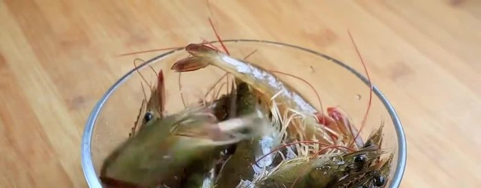 Prepare the shrimp: Clean and finely chop the shrimp.