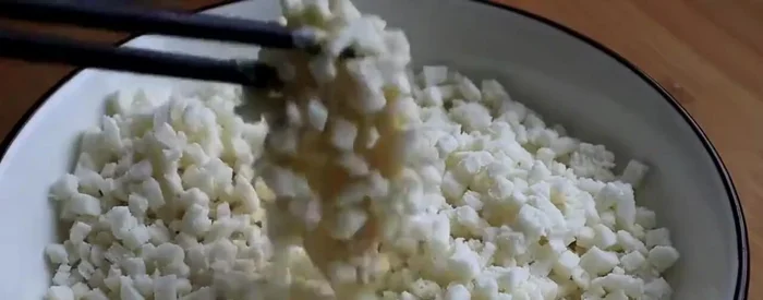 Fry the shrimp balls until golden brown and crispy. Remove from the pan and set aside.