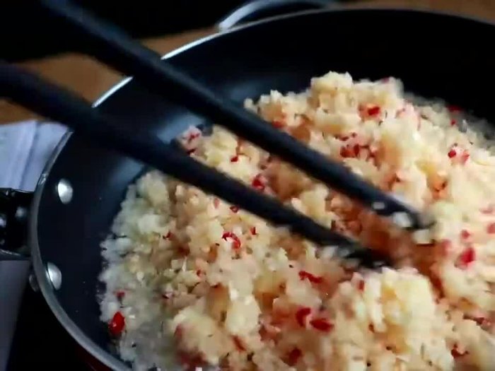 Mince the garlic.