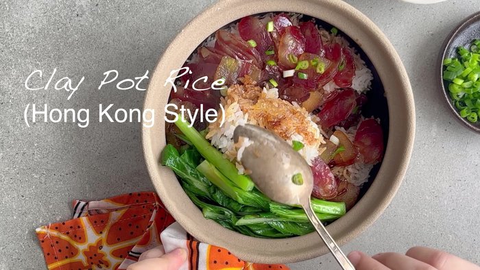 Prepare the ingredients: Wash the rice, chop the chicken, Chinese sausage, ginger, and garlic. Mince the garlic and thinly slice the ginger.