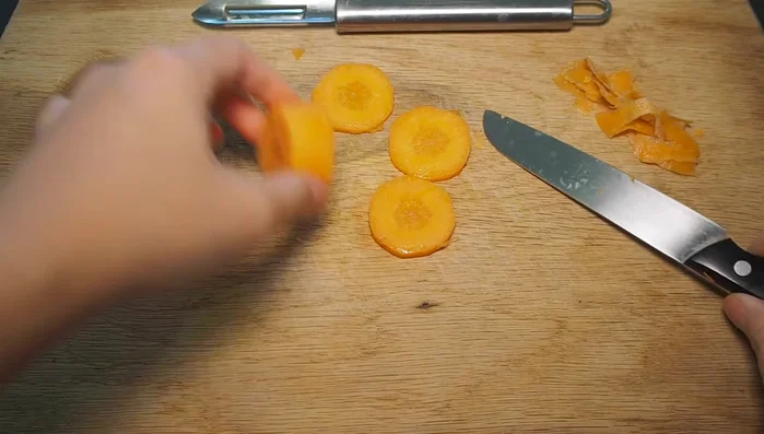 Wash and clean the carrots thoroughly.