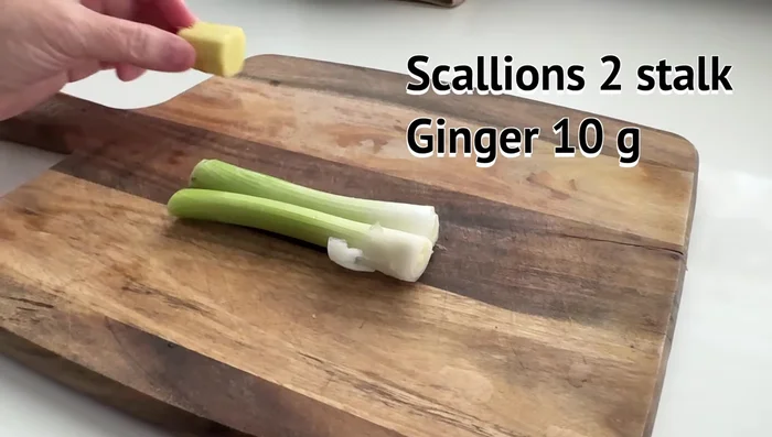 Prepare minced green onions and ginger.