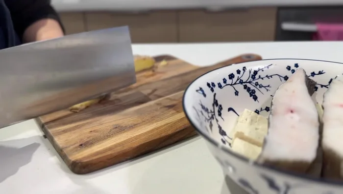 Slice some ginger and place it over the fish. Set aside extra ginger shreds.