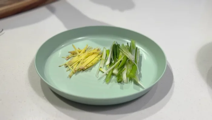Chop scallions and chili peppers (if using). Chop fermented black beans (if using).