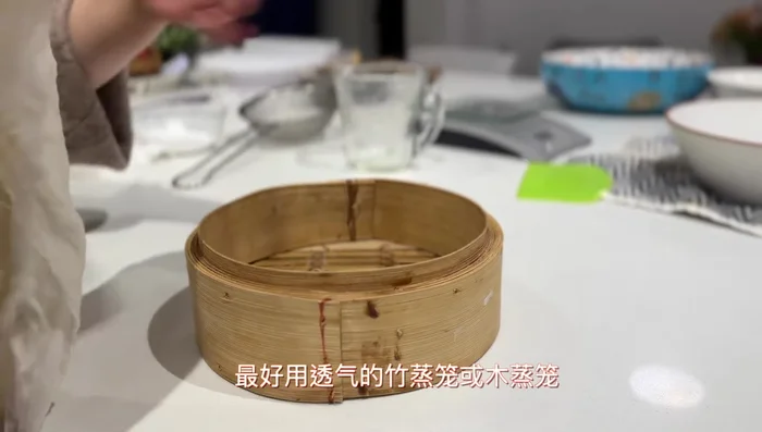 Prepare the steamer: Dampen and wring out a piece of cheesecloth. Place it in the bamboo steamer.