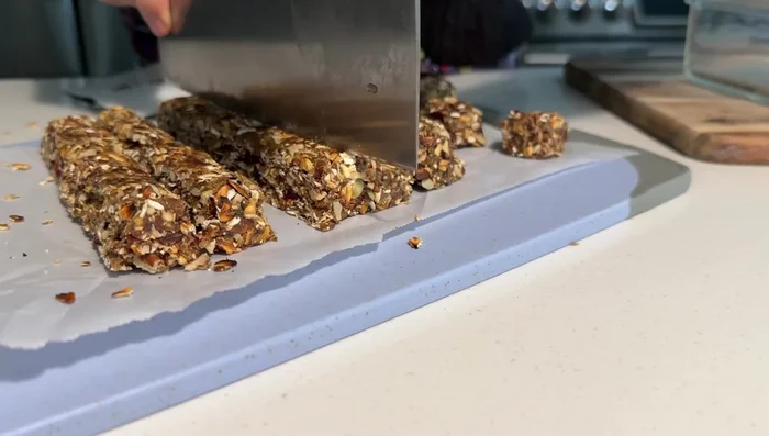 If making bars, let them cool and solidify before cutting into pieces and packaging.