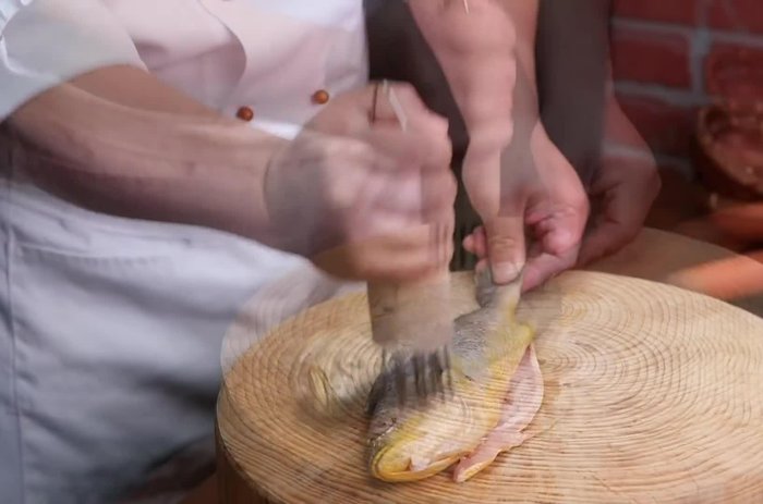 Visual demonstration of steps in preparing tofu or other ingredients (based on audio gaps).