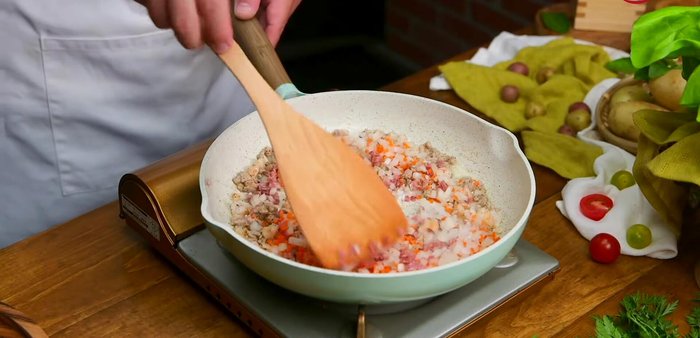Begin the cooking process. The exact steps here will vary greatly depending on which of the top 5 knife skills recipes you are following.