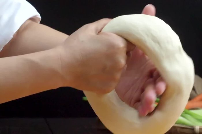 Mix the flour and water to make a dough. Knead until smooth.