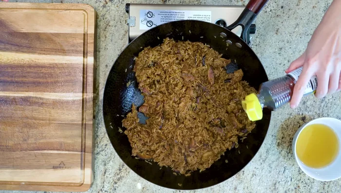 Drizzle sesame oil over the rice.