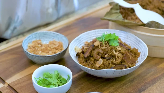 Garnish with fried shallots and cilantro.