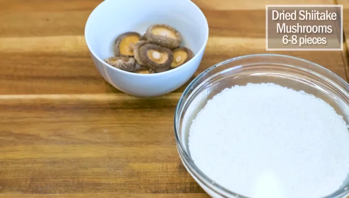 Soak dried shiitake mushrooms and dried shrimp for at least 2 hours.