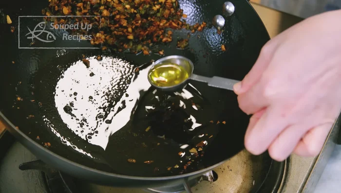 Scoop out 2-3 tbsp of the caramelized oil, reserving some for the wonton filling. Add soy sauce, oyster sauce, and dark soy sauce to the remaining oil; stir and cool.