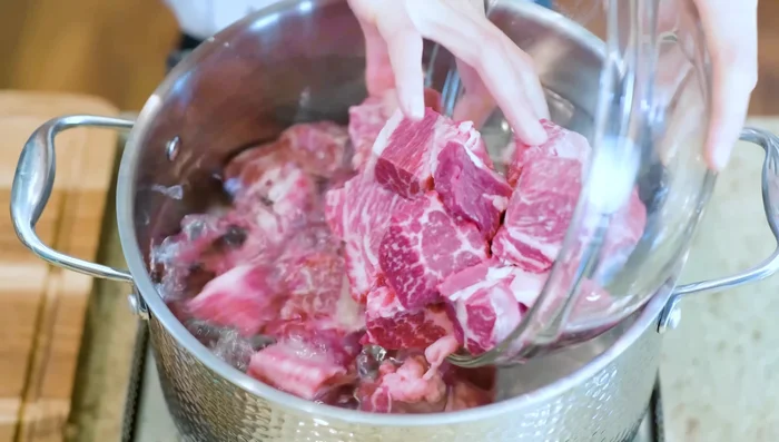 Blanch the beef: Fill a pot with water. Add beef, cooking wine, tied scallions, sliced ginger, and citron peppercorns. Bring to a boil, skimming off any foam. Remove beef and set aside.