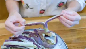 Easy Eggplant in Garlic Sauce: Retain That Purple!