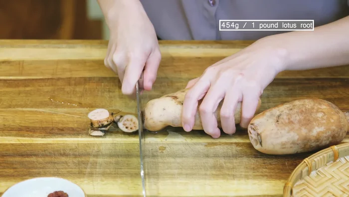 Prepare the lotus root: discard the ends, peel the skin, and cut into bite-sized pieces.