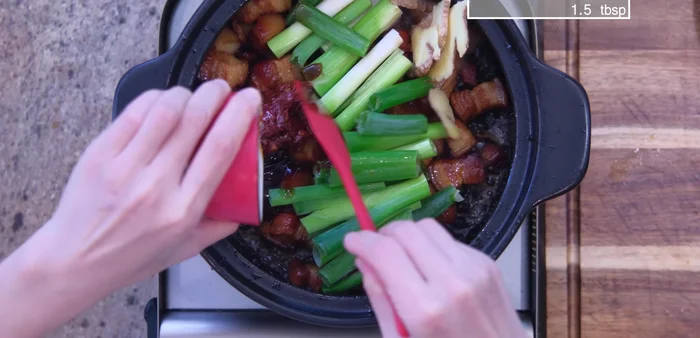 Season and braise: Add soy sauce, oyster sauce, citron panjang (or soybean paste), water, and five-spice powder. Stir well. Simmer for 1.5 hours, adding hot water if needed.