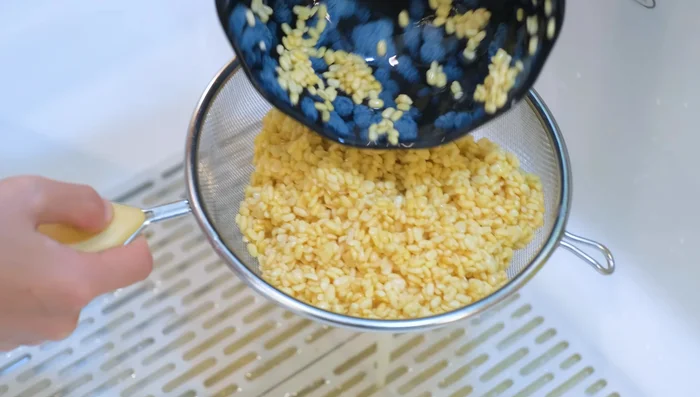 Rinse the soaked mung beans under running water and drain completely.