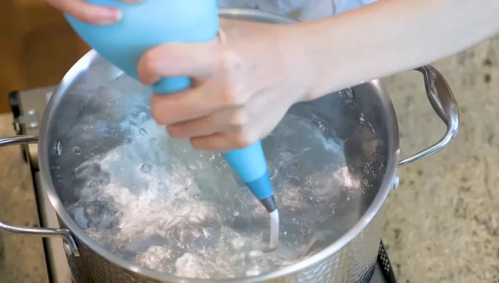 Bring a large pot of water to a boil. Evenly squeeze the noodle mixture into the boiling water, making the noodles as long as possible. If necessary, take breaks during squeezing.