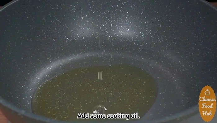 Stir-fry: Add oil to a hot pan, pour in the egg and shrimp mixture. Once the egg is set, flip quickly. Do not overcook; aim for larger egg pieces.