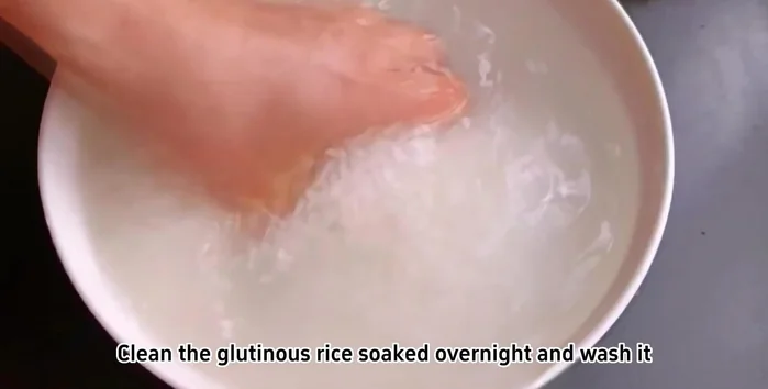 Clean and soak glutinous rice overnight. Wash it and then steam until cooked.