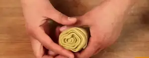 Fluffy Multi-Layered Mung Bean Pancakes (Lǜdòubǐng)