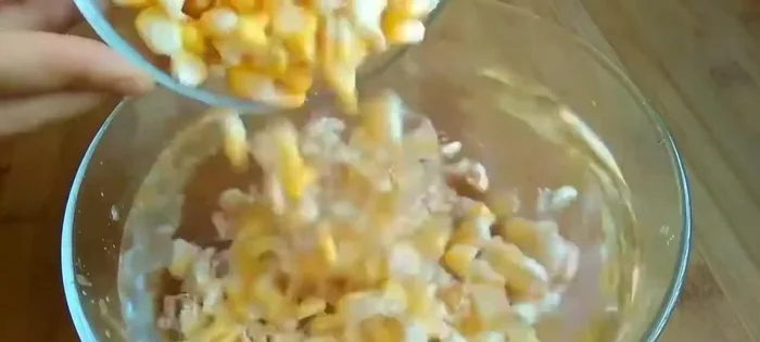 Combine water chestnuts, corn, sugar, and water in a pot.