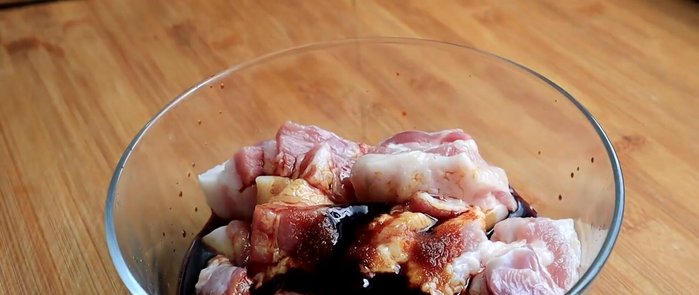 Season the pork belly. Marinate it with soy sauce, salt, sugar, and other seasonings.