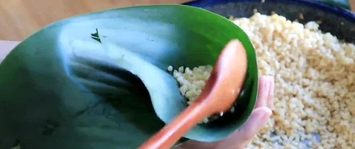 Remove from heat and allow to cool slightly. Once cooled enough to handle, serve your delicious zongzi.