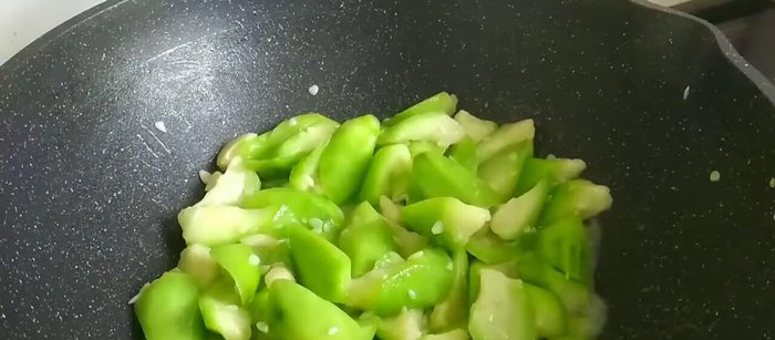 Garnish with chopped scallions (optional) before serving.