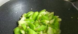 Stir-fried Chinese Sponge Gourd: Sweet & Savory Recipe
