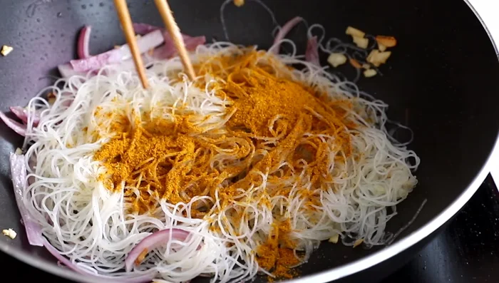 If you like spicy food, add chili garlic sauce to taste.