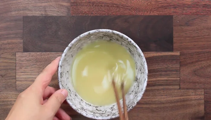 Finely chop the scallions. The amount will depend on your preference.